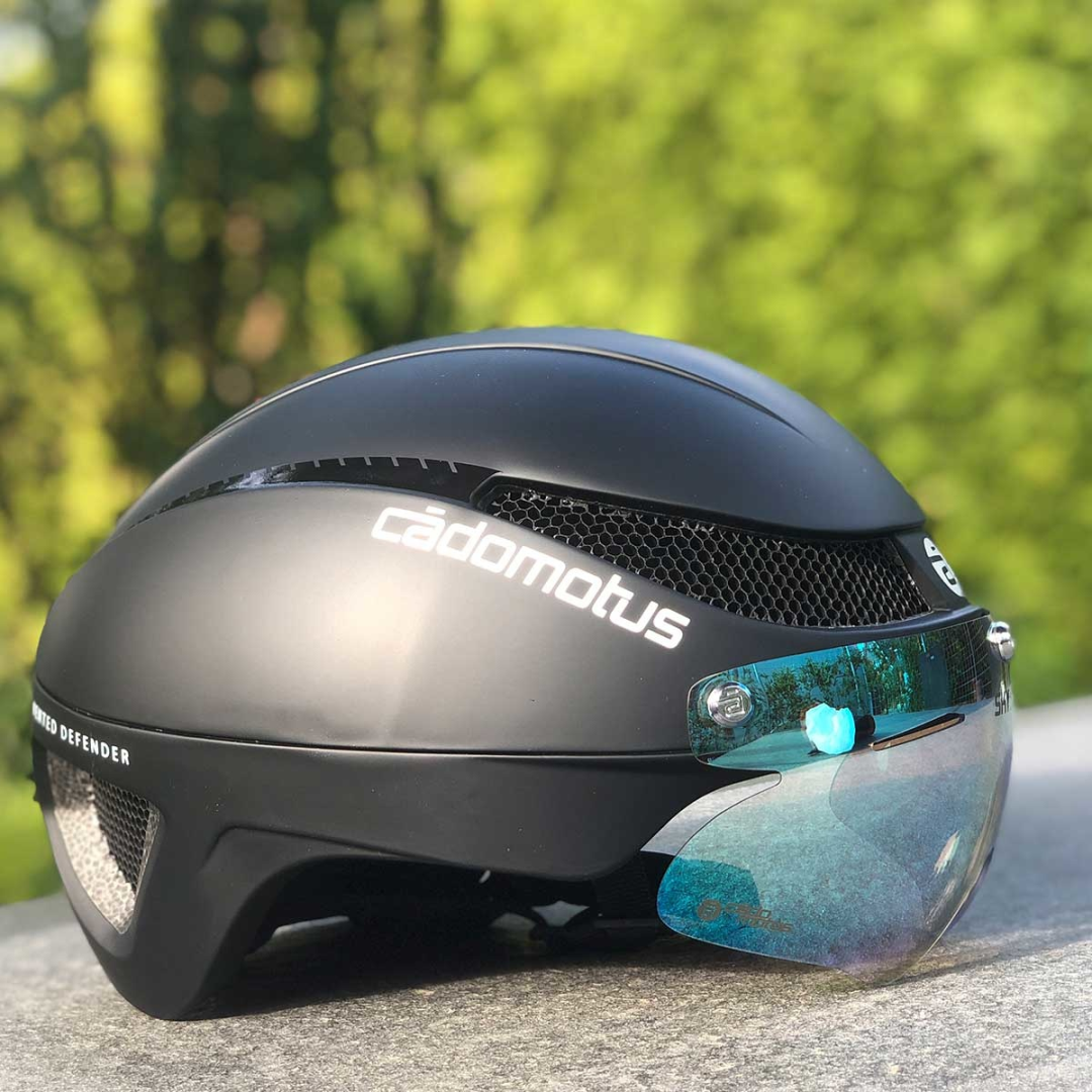 Cádomotus Omega Aero Helm