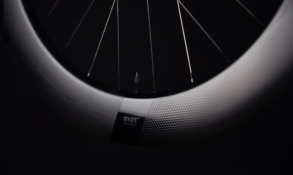 Fast Forward Ryot 77 Carbon Race Wielset